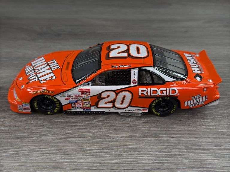 Tony Stewart #20 Home Depot 2000 Pontiac Grand Prix Stock Car, 1/24, Limited Edition, Action