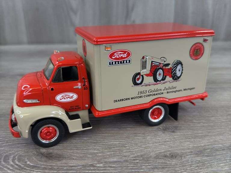 1953 Ford C-600 Golden Jubilee Straight Truck, 1/34