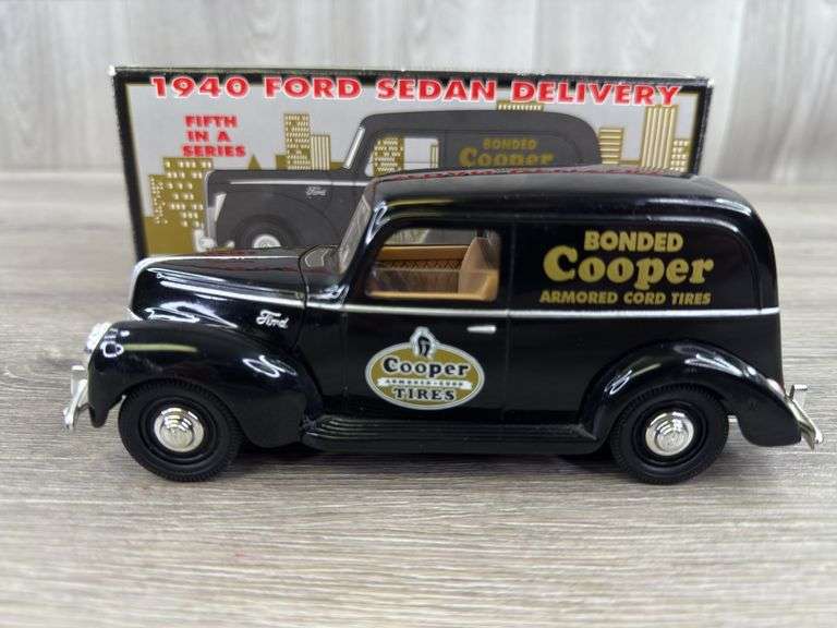 1940 Ford Sedan Cooper Armored Cord Tires Delivery Bank, 1/25