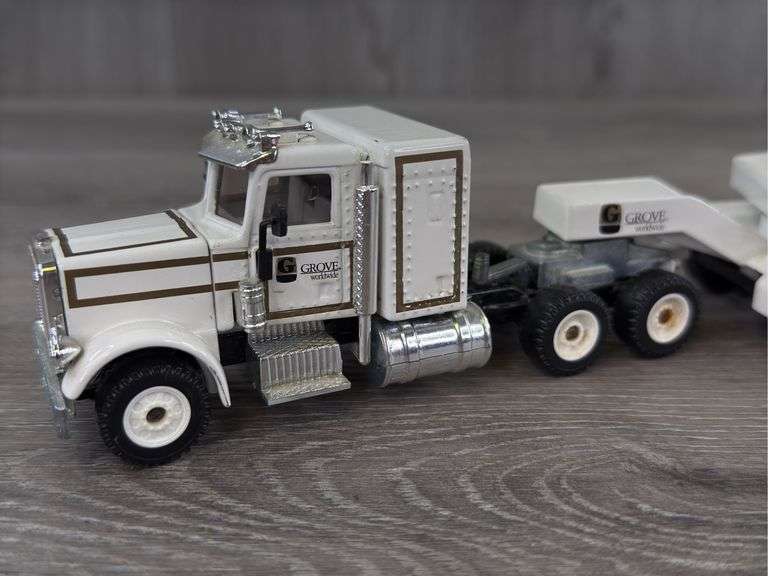 Grove Worldwide Tractor Trailer W/Cat D25D Dump Truck, 1/64