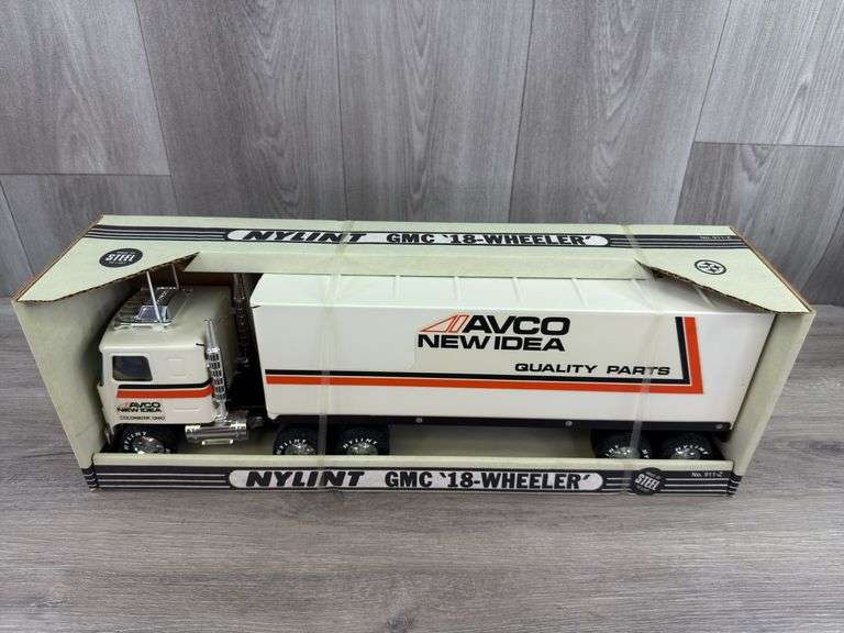 AVCO New Idea GMC 18-Wheeler, 21” Long, Nylint