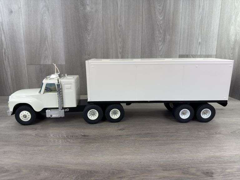 Nylint Truck & Trailer, 28” Long