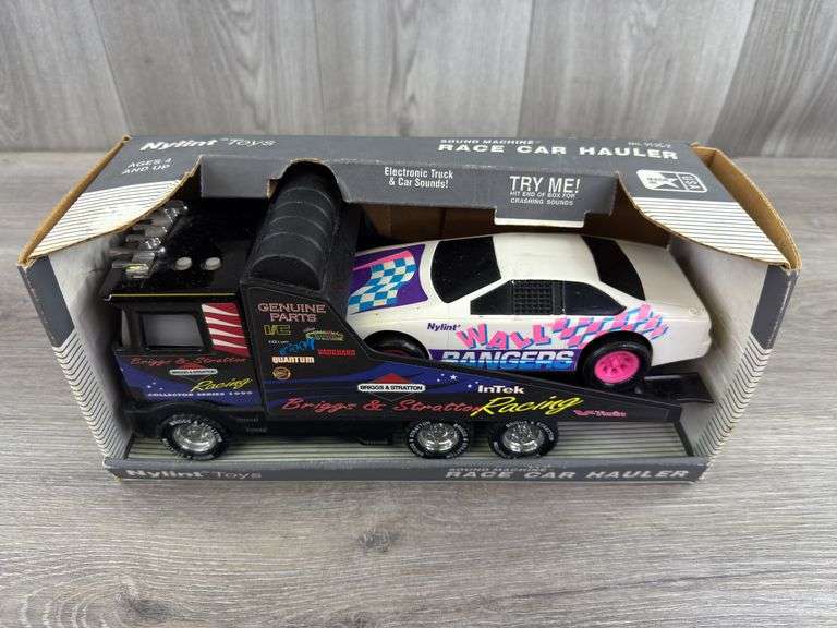 Briggs & Stratton Wall Bangers Sound Machine Race Car Hauler, 11 1/2”