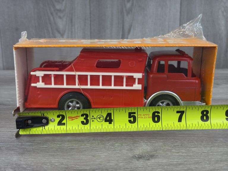 Hubley Mighty-Metal Rescue Fire Truck, 8” Long