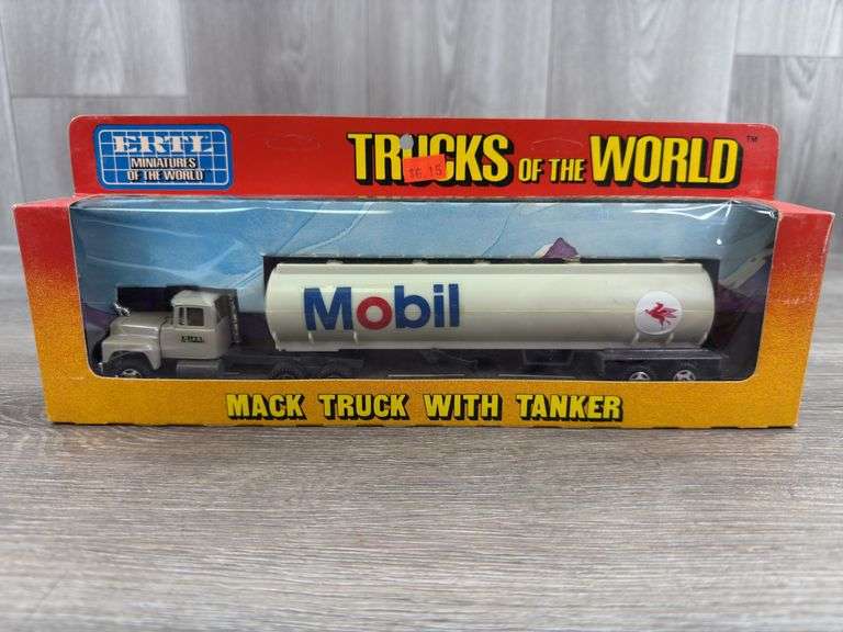 Mack Mobil Truck & Tanker, 1/64, Ertl, Trucks & Miniatures Of The World