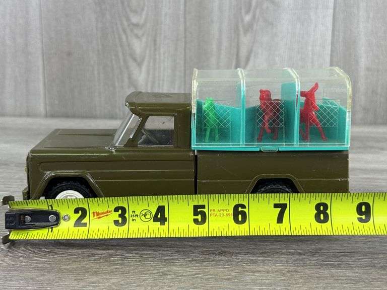 Structo Pickup Truck W/Covered Animal Pen, 9” Long