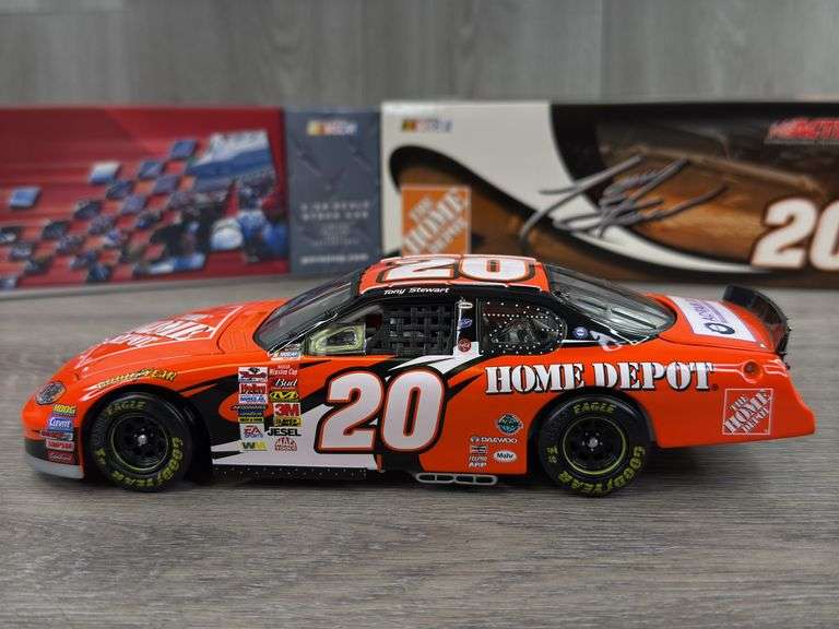 Tony Stewart #20 Home Depot 2003 Monte Carlo Stock Car, 1/24, Limited Edition, Action