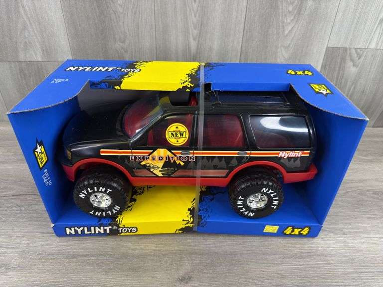 Ford Expedition 4x4 SUV, 16” Long, Nylint Toys