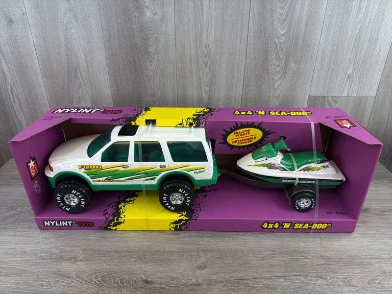Ford Expedition 4x4 ‘N Sea-Doo, 27 1/2” Long, Nylint Toys