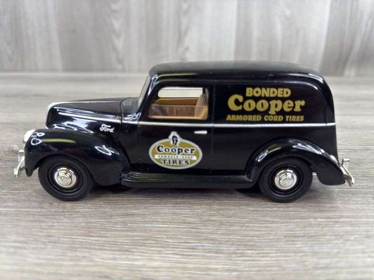 1940 Ford Sedan Cooper Armored Cord Tires Delivery Bank, 1/25
