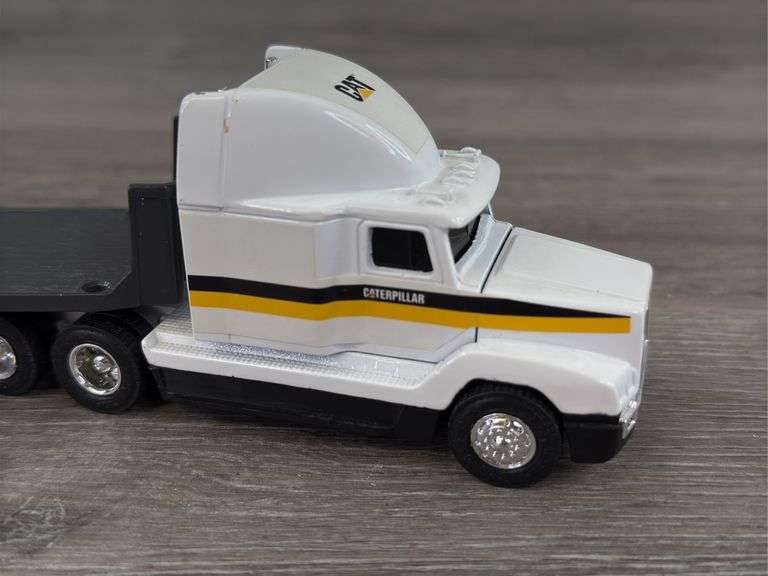 Caterpillar Tractor Trailer W/Challenger 45, 1/64, Ertl