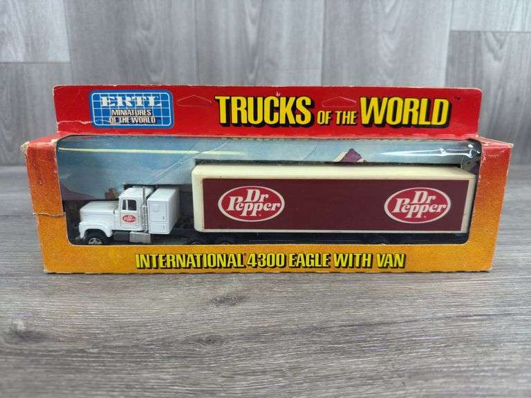 International 4300 Eagle Dr. Pepper Van, 1/64, Ertl, Trucks & Miniatures Of The World