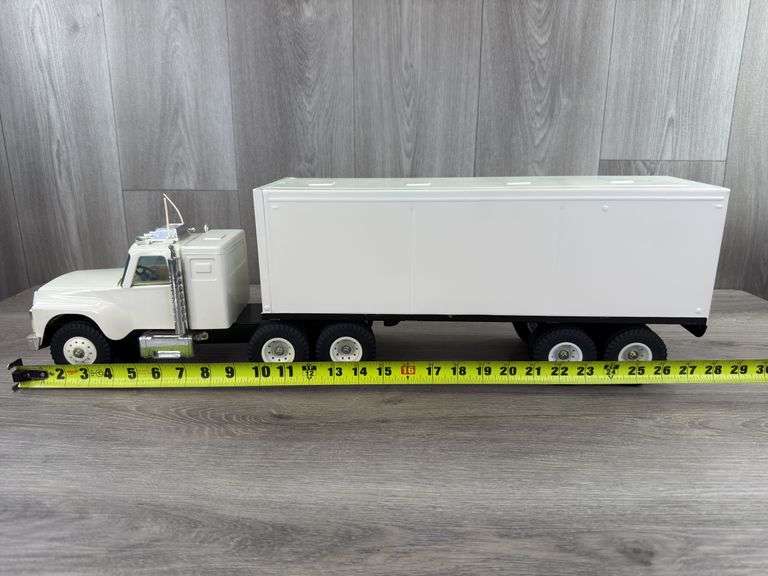 Nylint Truck & Trailer, 28” Long