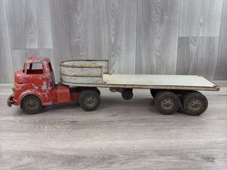 Wyandotte Truck & Trailer, 24” Long