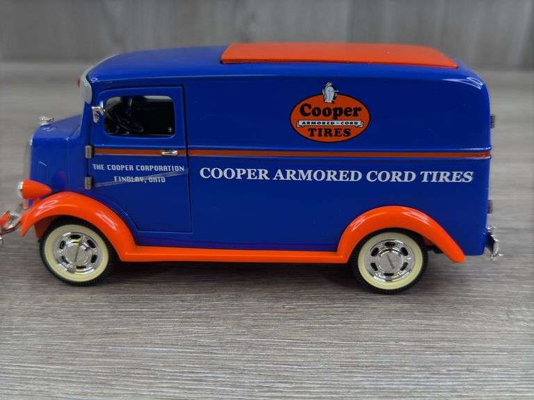 1938 Studebaker Cooper Armored Cord Tires Van, 1/25, SpecCast