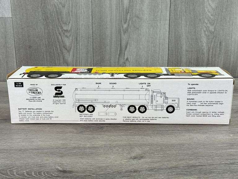 Safety-Kleen Fluid Recycling Services Tanker Truck, 1/32