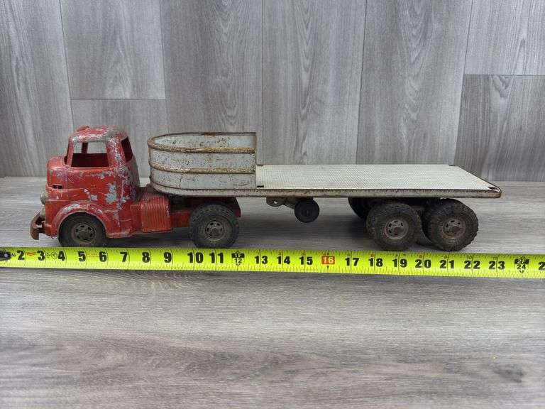 Wyandotte Truck & Trailer, 24” Long