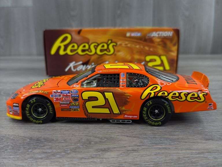 Kevin Harvick #21 Reese’s 2005 Monte Carlo Club Car, 1/24, Limited Edition, #140/288, Action