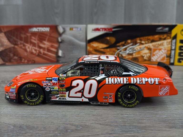 Tony Stewart #20 Home Depot/NEXTEL Inaugural Season 2004 Monte Carlo Stock Car, 1/24, Limited Edition, #2728/3704, Action, Dealer Exclusive