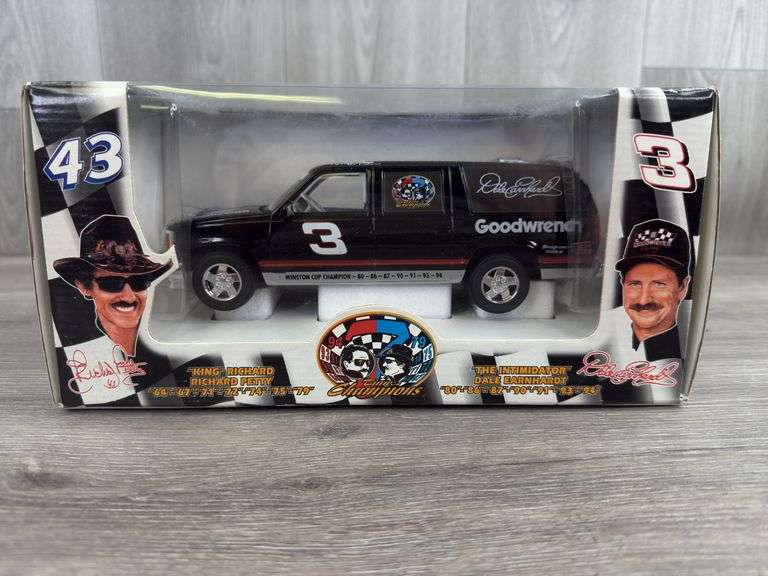Dale Earnhardt Sr. #3 & Richard Petty #43 Commemorative 7 Time Champion Suburban Bank, 1/25, Brookfield Collectors Guild, Limited Edition