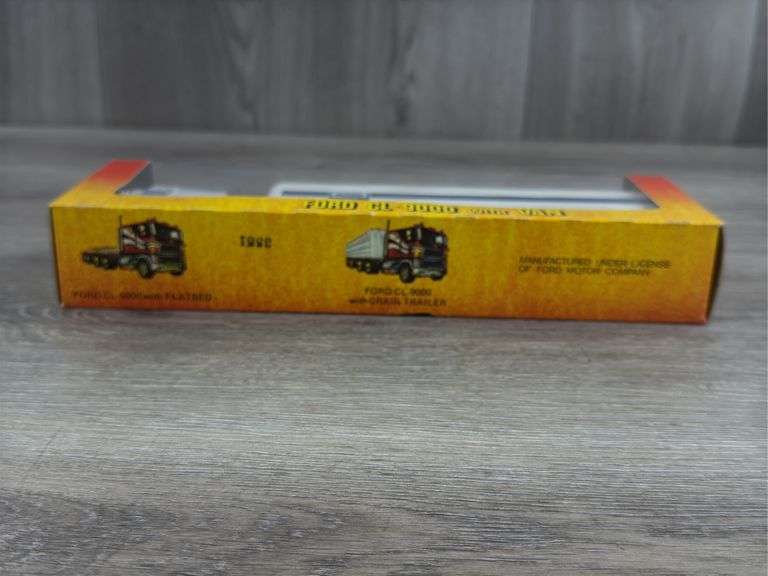 Ford CL-9000 W/Van, 1/64, Ertl, Trucks & Miniatures Of The World
