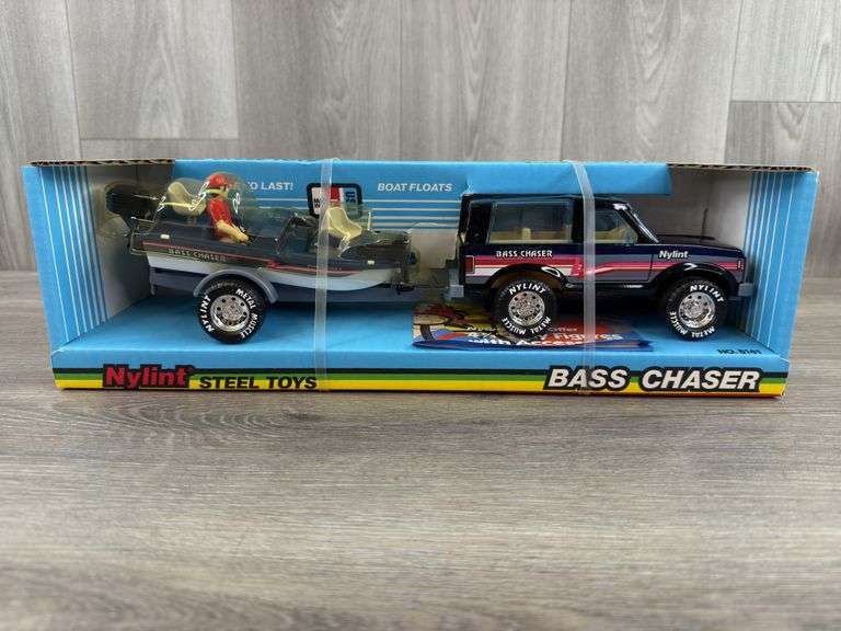 Nylint Bass Chaser, 15 1/2” Long, No. 8141