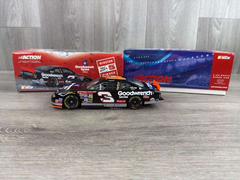 Dale Earnhardt Sr. #3 Goodwrench Service Plus Stock Car, 1/24, 2001 Limited Edition, Action