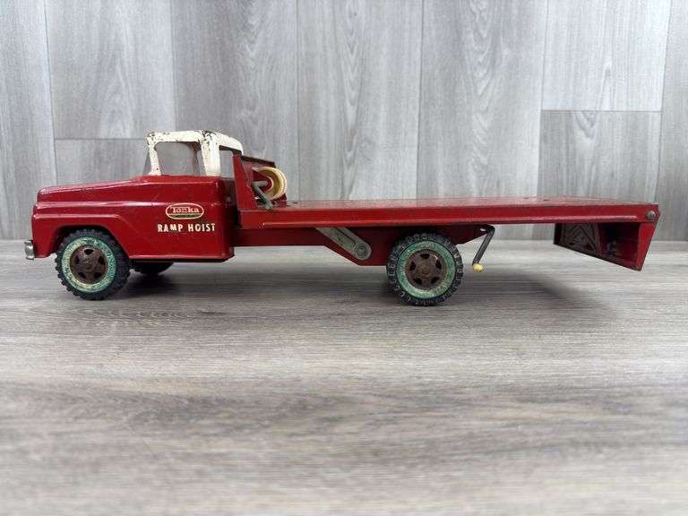 Tonka Ramp Hoist Truck, 21” Long, Tonka Toys