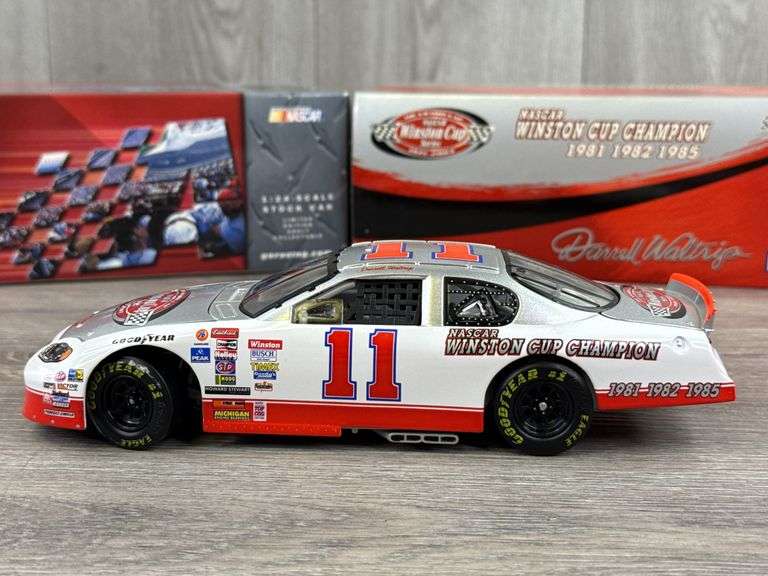 Darrell Waltrip #11 The Victory Lap/3X Champion 2003 Monte Carlo Stock Car, 1/24, Limited Edition, 1 Of 6,360, Action