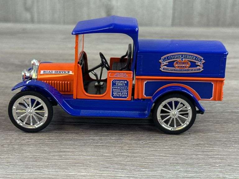 1914 Studebaker Cooper Tires Road Service Truck Bank, 1/25