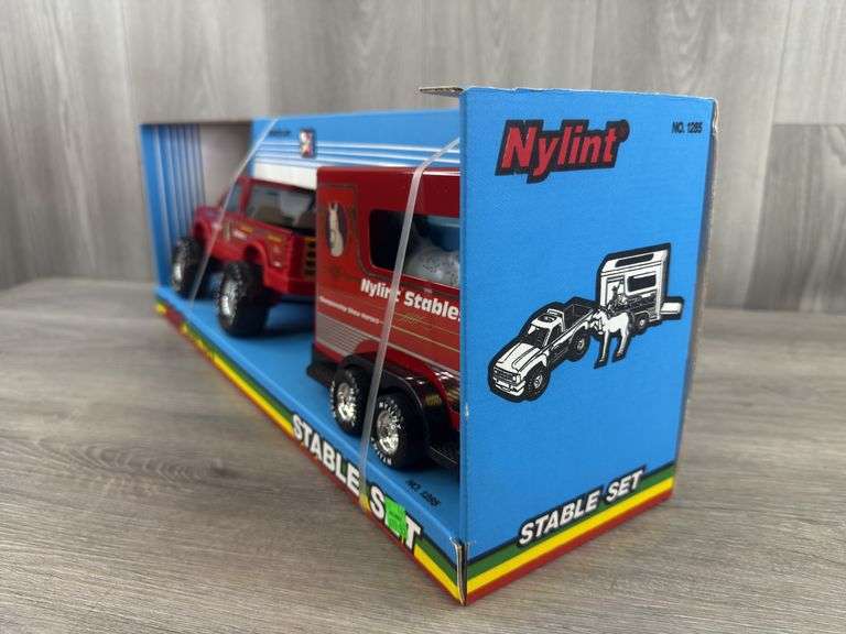 Nylint Stables Stable Set, 21” Long, Nylint