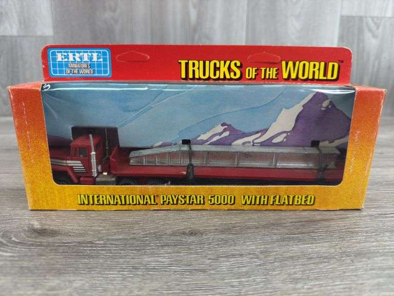 International Paystar 5000 W/Flatbed, 1/64, Ertl, Trucks & Miniatures Of The World