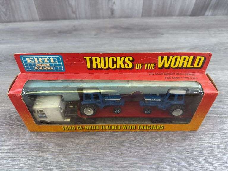 Ford CL-9000 Flatbed W/2-TW-20 WF Tractors, 1/64, Ertl