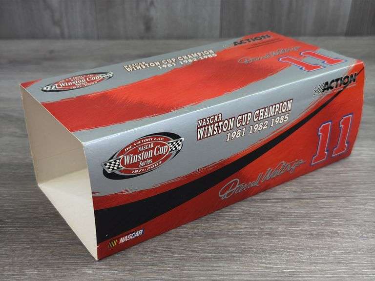 Darrell Waltrip #11 The Victory Lap/3X Champion 2003 Monte Carlo Stock Car, 1/24, Limited Edition, 1 Of 6,360, Action