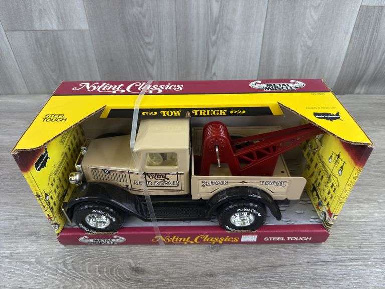 Nylint Auto Repair Tow Truck, 13 3/4” Long, Nylint Classics