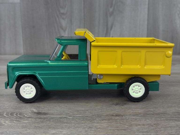 Structo Kom-Pak Dump Truck, 9” Long