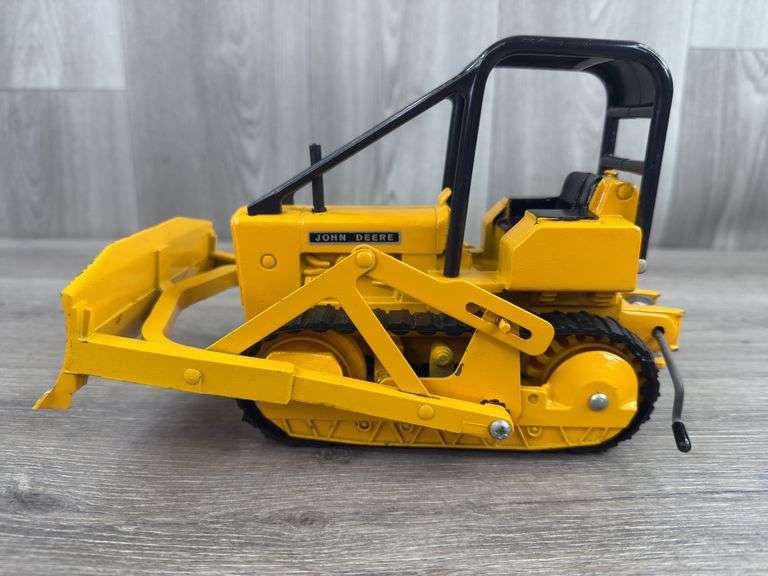 John Deere 450 Crawler W/Blade & Winch, 1/16, Ertl