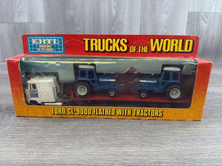 Ford CL-9000 Flatbed W/2-TW-20 WF Tractors, 1/64, Ertl