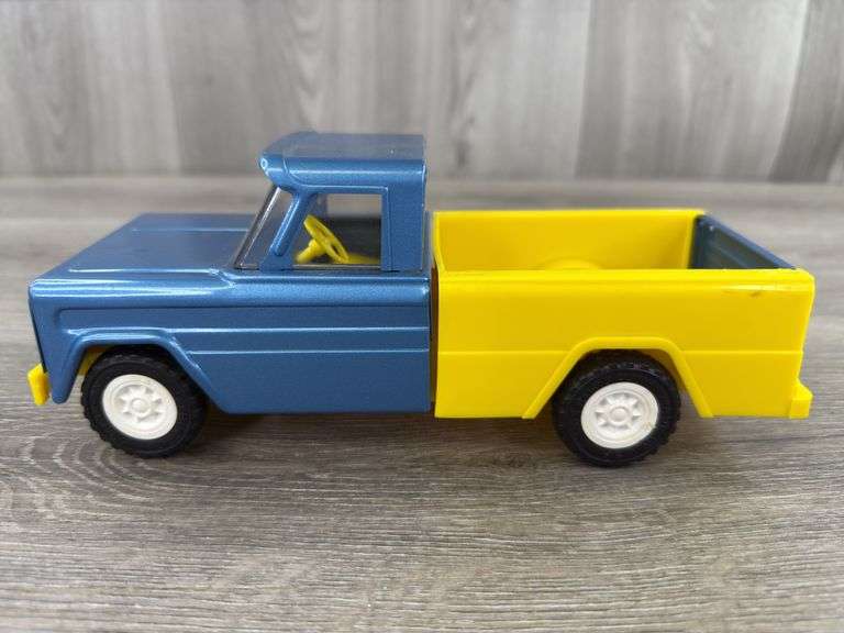 Structo Kom-Pak Pockup Truck, 9” Long, Plastic Bed