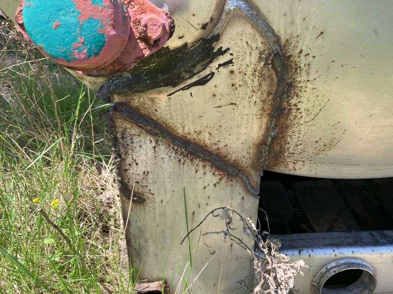 1250 Gallon Stainless Steel fertilizer tank.