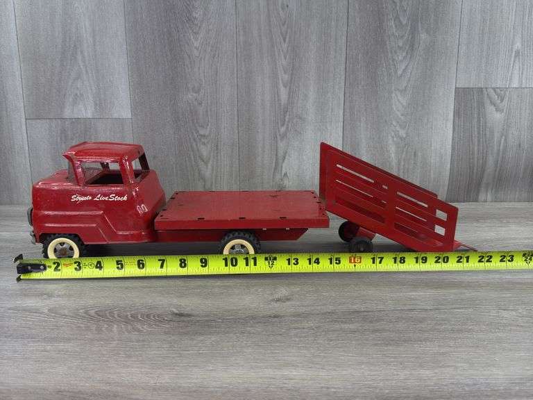 Structo Livestock Truck W/Loading Chute, Missing Stakes