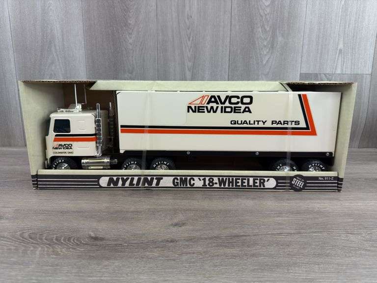 AVCO New Idea GMC 18-Wheeler, 21” Long, Nylint