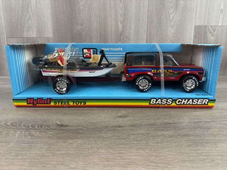 Nylint Tournament Champions Bass Chaser, 15 1/2” Long