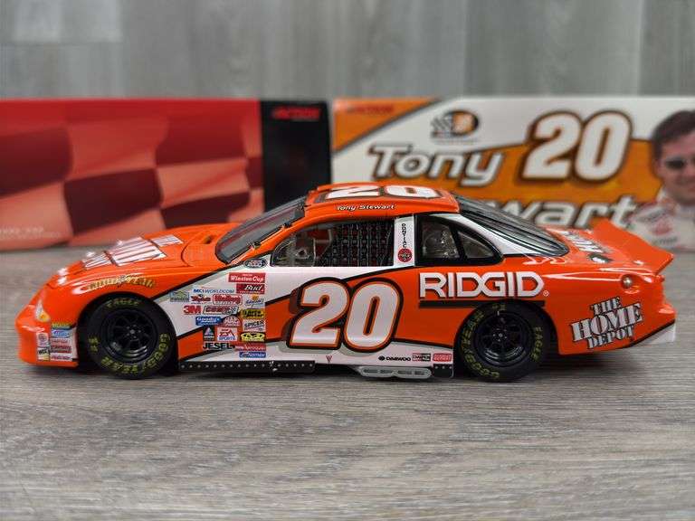 Tony Stewart #20 Home Depot 200 Pontiac Grand Prix Stock Car Bank, 1/24, Limited Edition, #1036/7500, Action