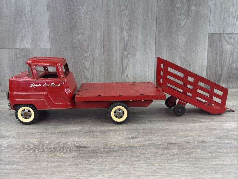 Structo Livestock Truck W/Loading Chute, Missing Stakes