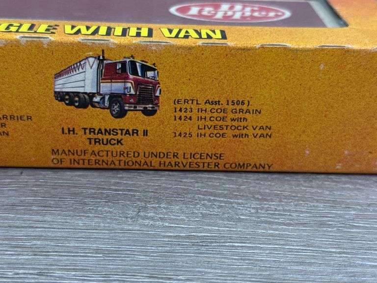 International 4300 Eagle Dr. Pepper Van, 1/64, Ertl, Trucks & Miniatures Of The World