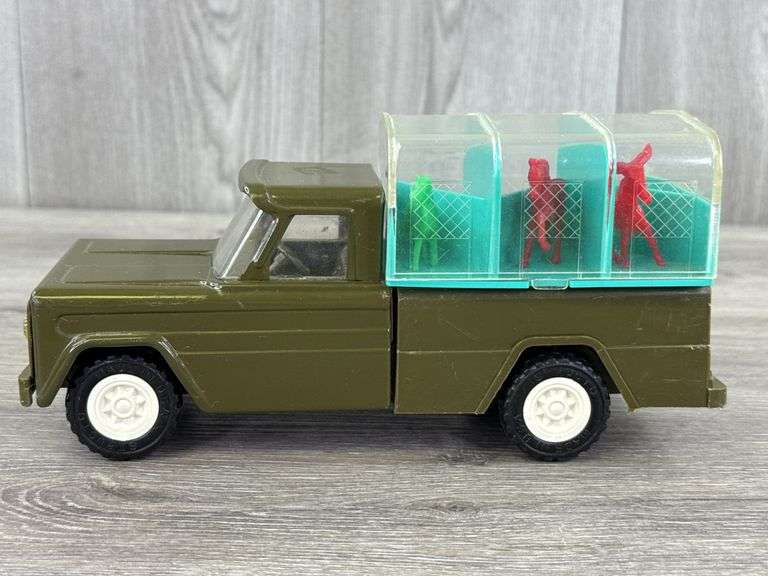 Structo Pickup Truck W/Covered Animal Pen, 9” Long