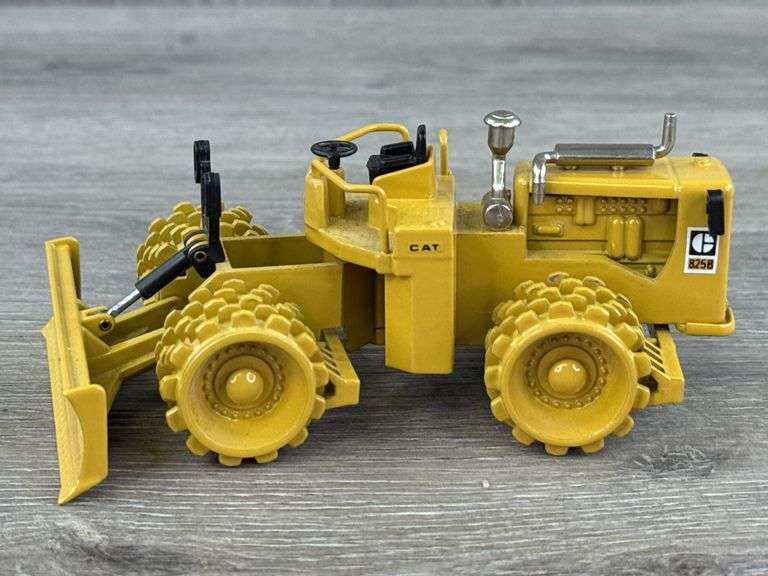 Caterpillar 825B Compactor W/Blade, 1/50, Joal