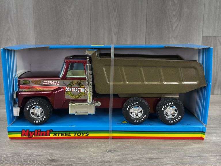 Nylint #37 Contracting Dump Truck, 16” Long, No. 871