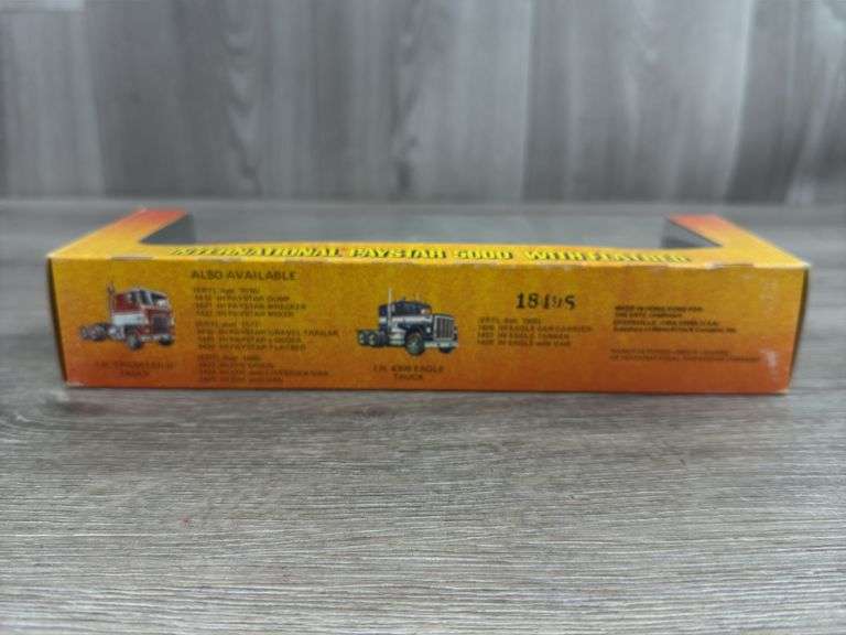 International Paystar 5000 W/Flatbed, 1/64, Ertl, Trucks & Miniatures Of The World